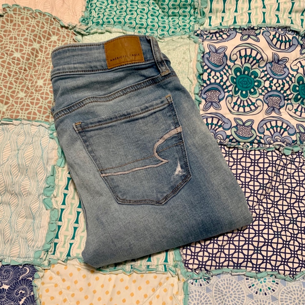 American Eagle Light Wash Distressed Jeans